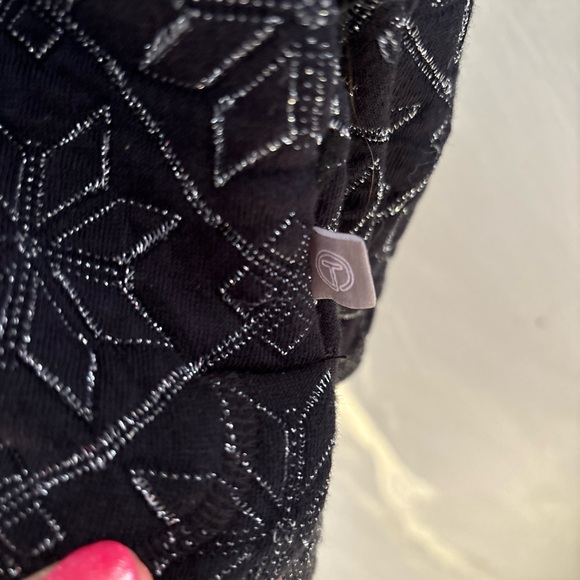 T by Talbots XL Black w/ Metallic Snowflakes Quilted Pullover Sweater NEW!!! - Picture 6 of 13